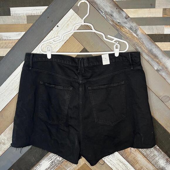Good American Black Distressed Denim Shorts - Picture 5 of 5